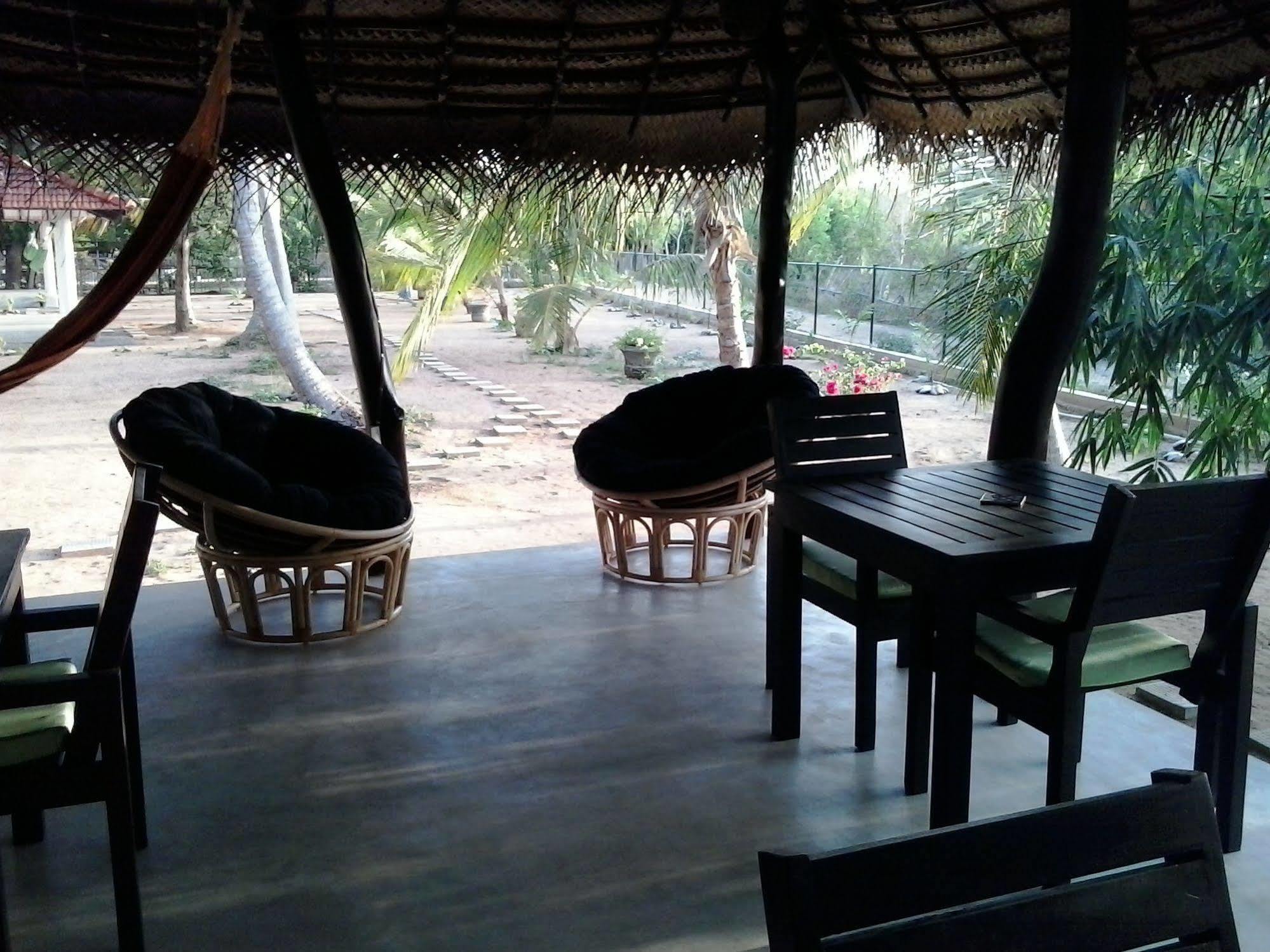 Chillenjoy Cabanas & Restaurant Tangalle Eksteriør bilde